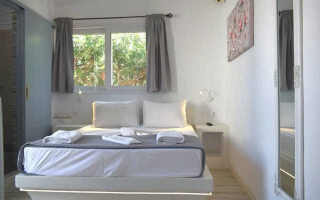 Tinos Heritage Plateia