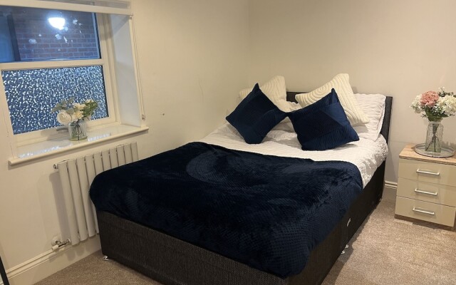 Hull Spacious Apartment 5