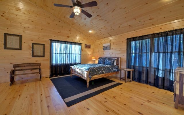 Pony Express - 2 Br Cabin