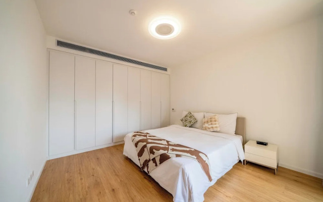 Tyms Spacious 4BR 2BA Apt Xujiahui