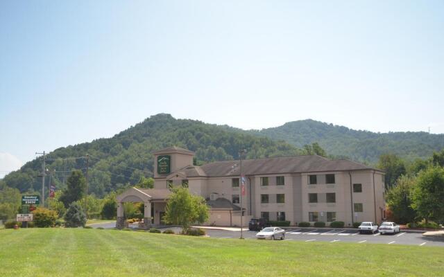 Smoky Mountains Inn & Suites - Cherokee