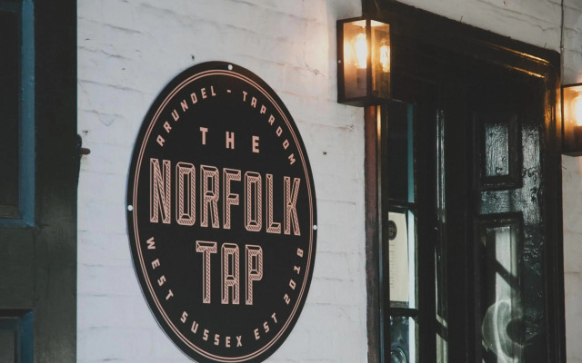 Norfolk Arms Hotel