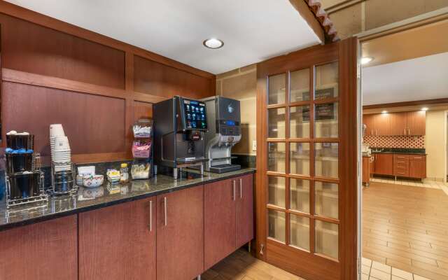 Best Western Plus White Bear Country Inn