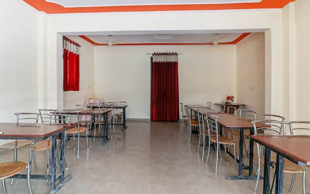 OYO 7483 Hotel Modgil