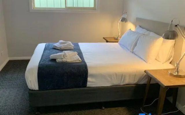 Eastend Studio Apartments