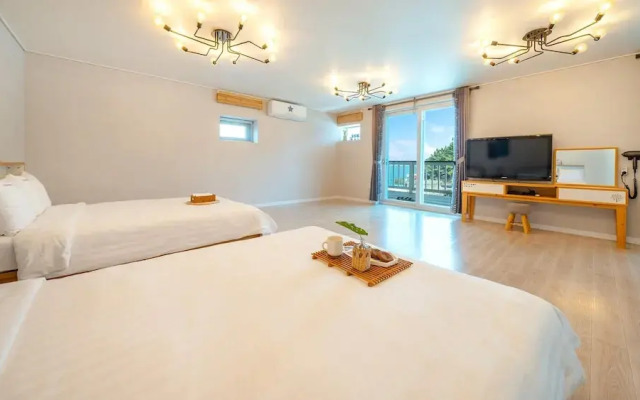 Goseong Araenmaru Pension