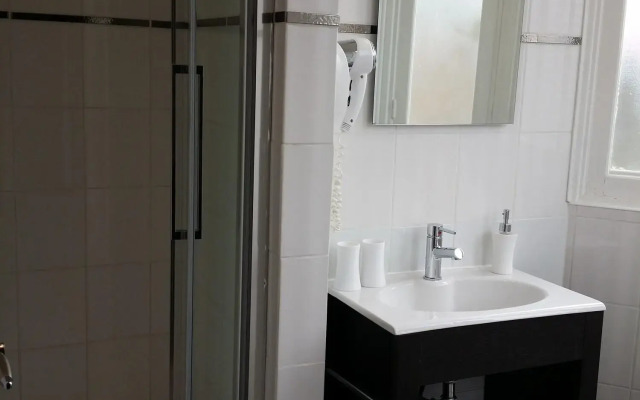 Castel Bayeux Guesthouse