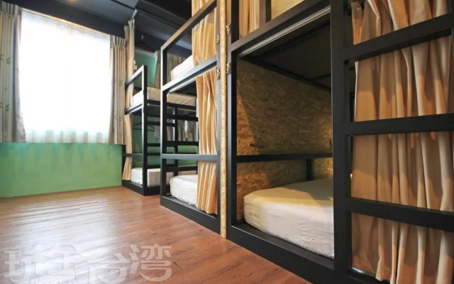 Tourist Bunny - Hostel