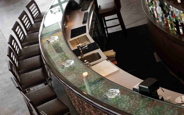 The Avenue Suites