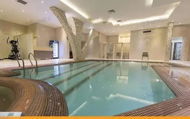 Royal Shiraz Hotel