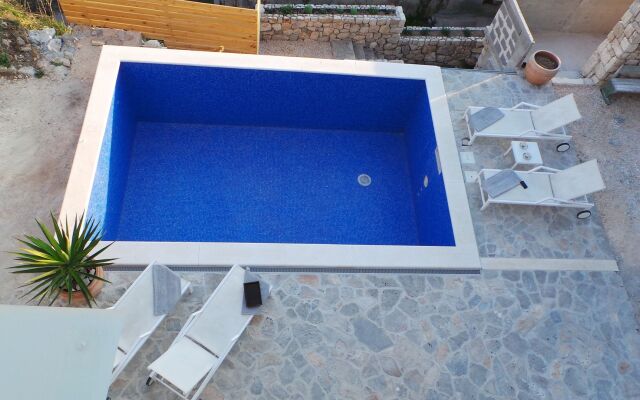 Holiday house Tanja - with pool : Tucepi, Riviera Makarska