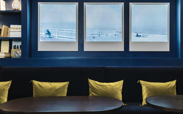Handsome Hotel
