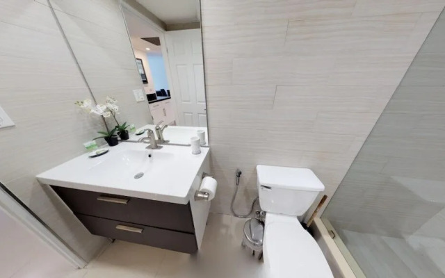 Premium 2 Bedroom + Den Apartment Or201
