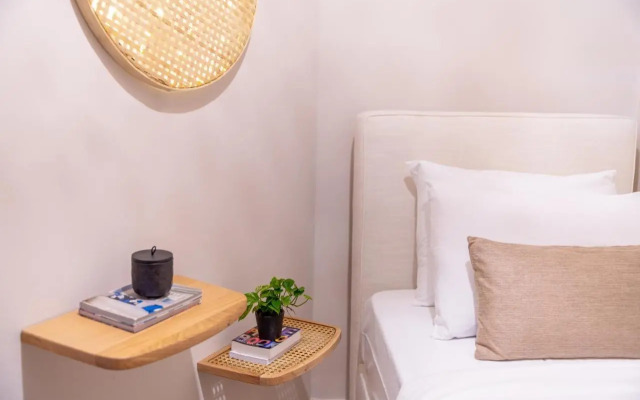 Minimal Retreat w/ Watercoloured Sunset View