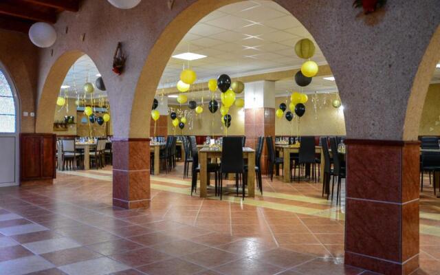 KOMPLEX -Rendezvénytermek-Panzió-Apartman-Irodák-