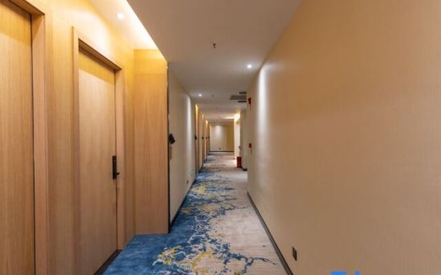 Xinniu Hotel (Chongqing Hua Xi cultural center)