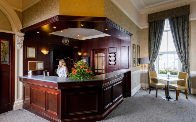 Commodore Hotel