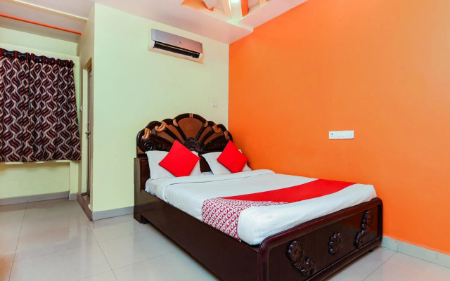 OYO 13425 Sindhura Guest House