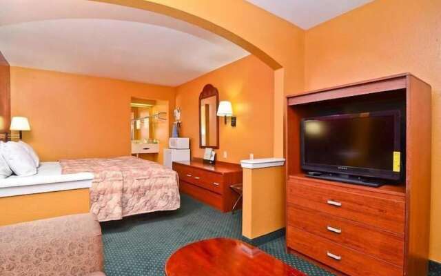 Pine Point Inn & Suites