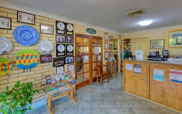 Riverland Motor Inn & River's Restaurant