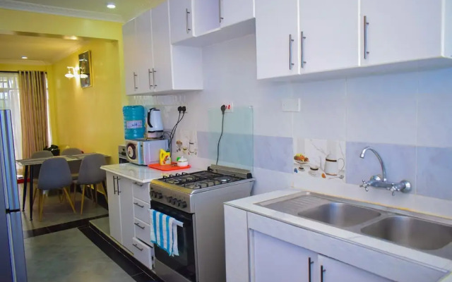 Lux Suites Fancy Getaway Apartments