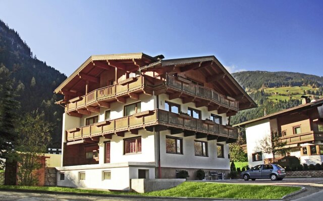 Spacious Holiday Home near Ski Bus Stop in Mayrhofen