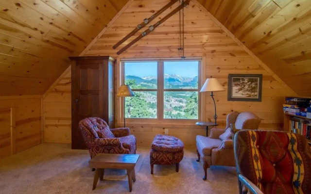 Armstrong Luxury Log Vacation  At Windcliff 4 Bedroom Home by RedAwning