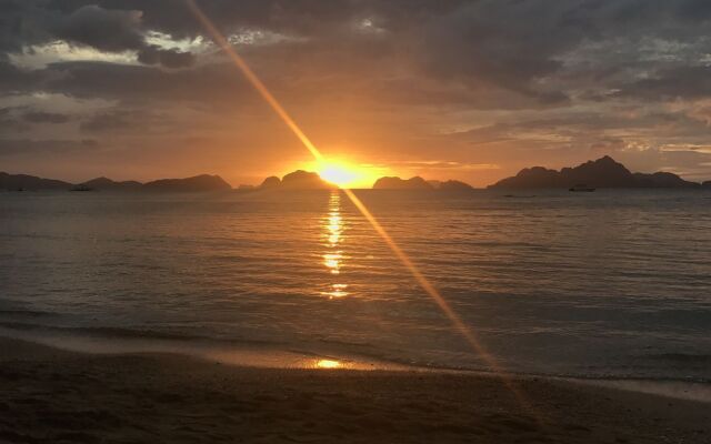 Outpost Beach Hostel - Adults Only