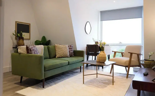 Streatham Hill Modern Flat with Balcony