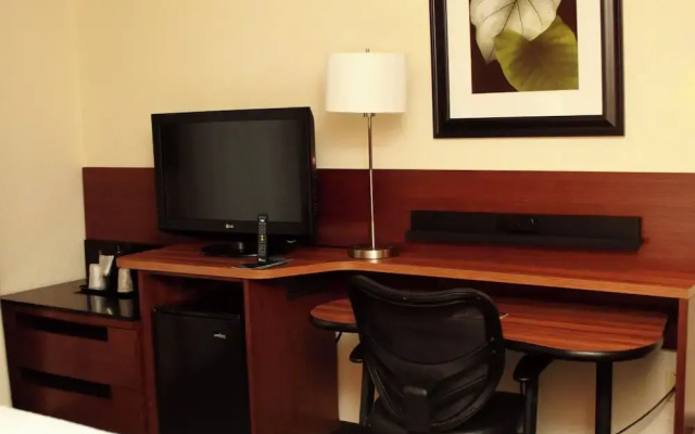 Fairfield Inn & Suites Fairmont
