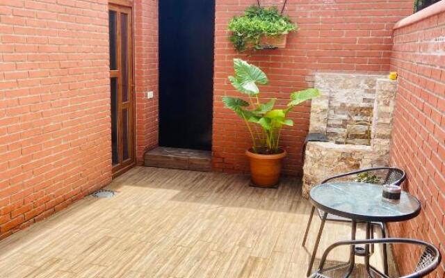 Apartment With Yard In Old Tbilisi