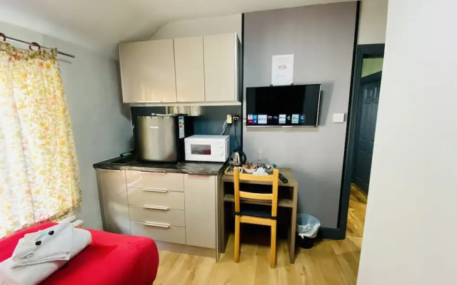 Hollybush Guest House
