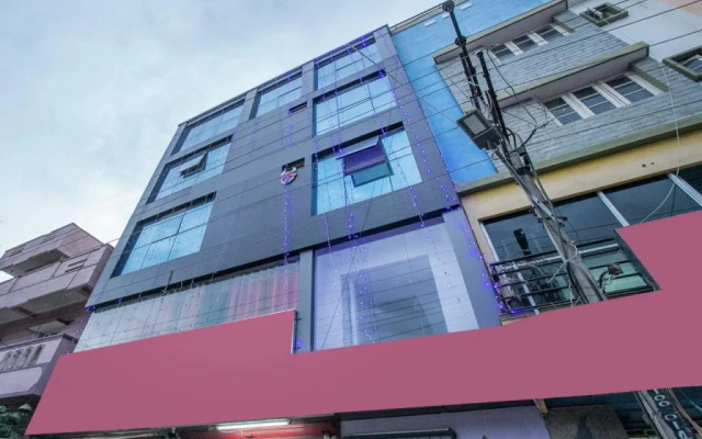 OYO 15818 Om Sai Residency