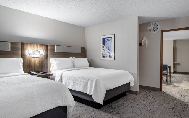 Holiday Inn Express & Suites Vadnais Heights by IHG