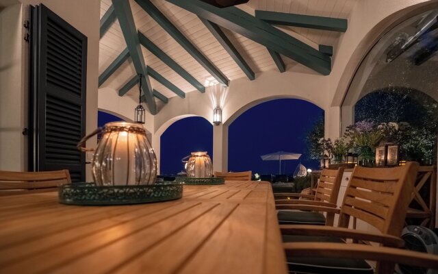 Green and Blue Villa by Wonderful Italy
