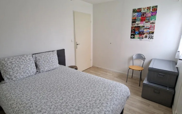 Cozy City Retreat With Balcony, Le Mans