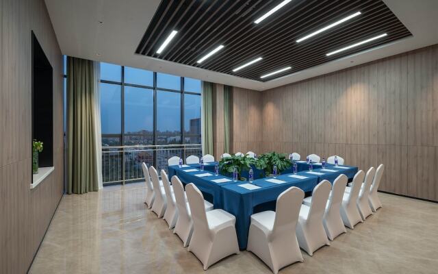 Holiday Inn Express Yinchuan Yuehai by IHG