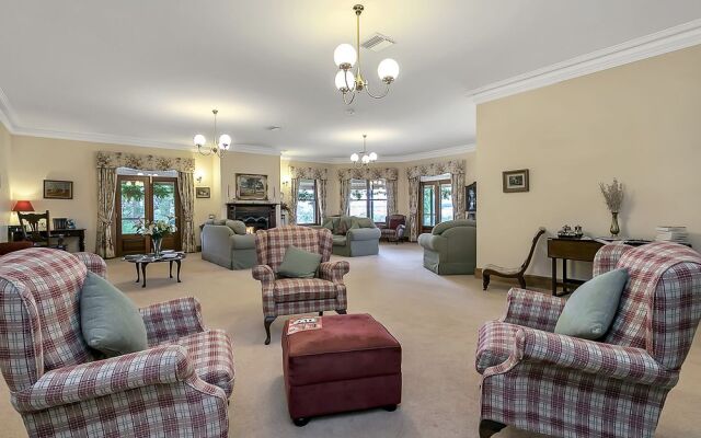 Abbotsford Country House