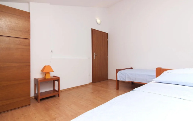 Apartments Levan Ceja