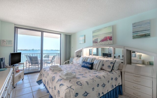 Bahia Del Mar P-401 by Vtrips