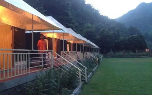 Rendezvous Rafter Camp