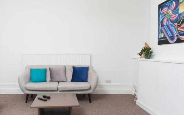 Newport house sleeps 9 - Mycityhaven