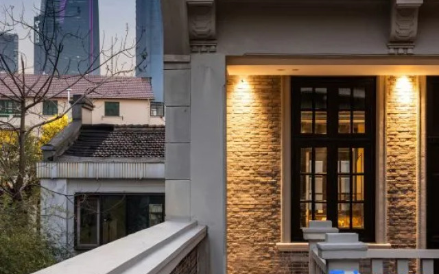 Blossom Manoir Lujiazui · Oriental Treasury