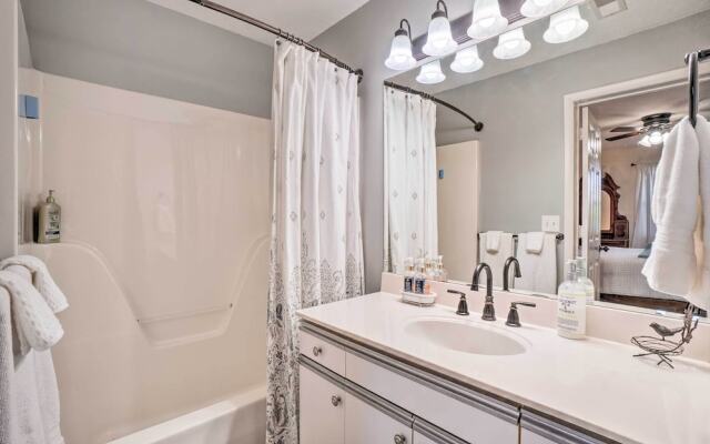 Family-friendly Condo ~ 3 Mi to Branson Landing