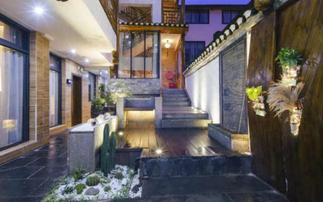 Weijianshan Courtyard Inn
