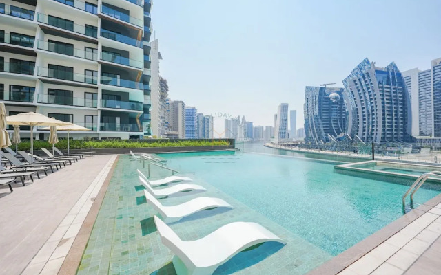 Urban Skyline City Comfort Studio