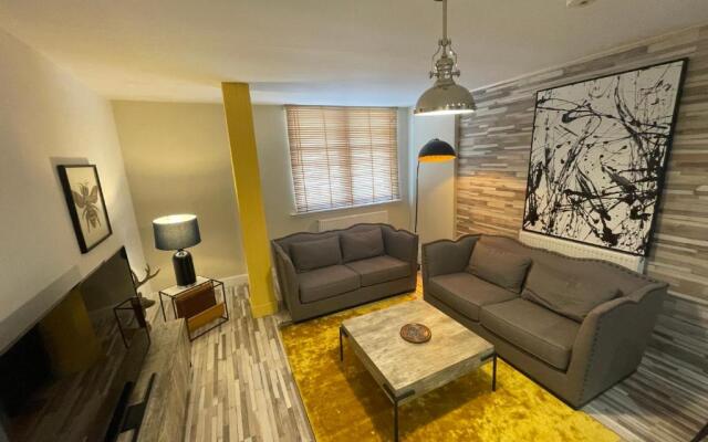 Central Apartment - Moderna