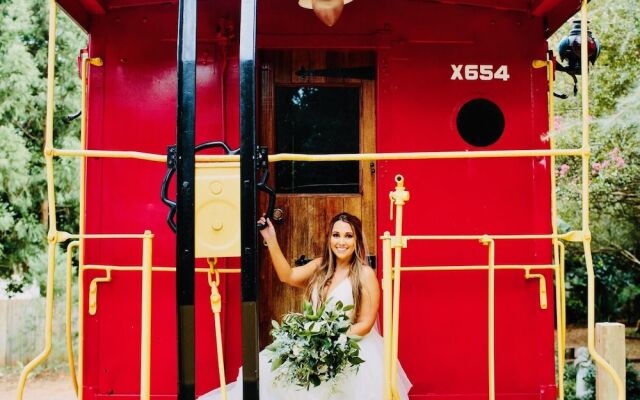 Clevedale Historic Inn and Gardens