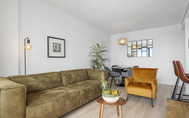 Roli in Estepona with 2 bedrooms and 2 bathrooms