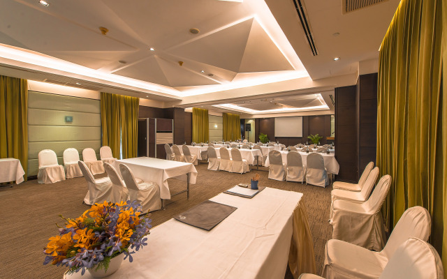 Pantip Suites